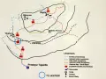 Mapa szlaków turystycznych i przyrodniczych w rejonie Przełęczy Tąpadła. Widać tu m.in. szczyt Ślęży, schronisko, groty i punkty widokowe.