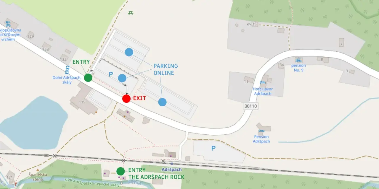 Mapa skalnego miasta Adršpach z zaznaczoną trasą zwiedzania, parkingiem i wejściem/wyjściem.