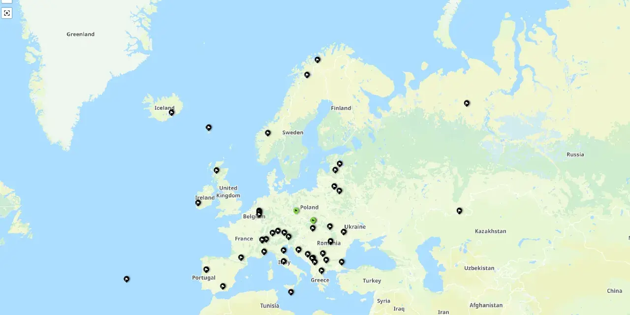 Mapa Europy z zaznaczonymi punktami, które mogą symbolizować korona europy szczyty.