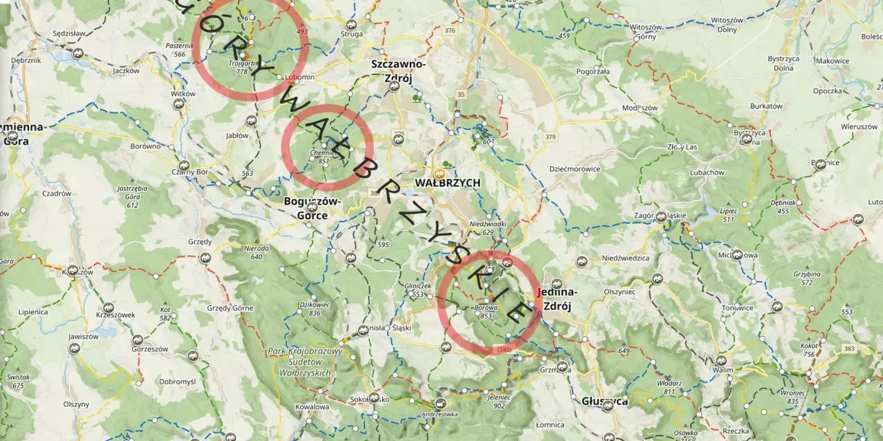 Mapa szlaków turystycznych w Górach Wałbrzyskich. Widoczne zaznaczone obszary i nazwy miejscowości.