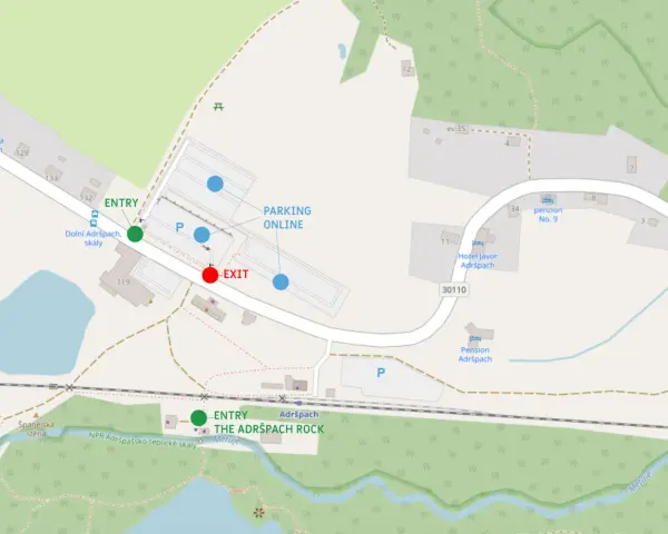 Mapa skalnego miasta Adršpach z zaznaczoną trasą zwiedzania, parkingiem i wejściem/wyjściem.