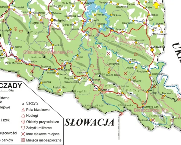 Mapa Bieszczad z zaznaczonymi drogami, lasami, jeziorami, rzekami, miastami i innymi punktami.