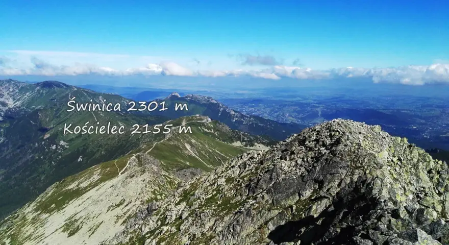 Widok na góry, Świnica 2301 m i Kościelec 2155 m, w Tatrach.